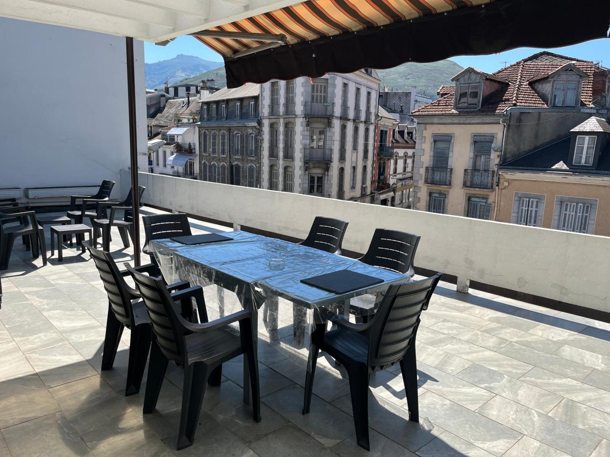 Appartement Le Soleil 140 M2 Climatise Parking Prive Proche Sanctuaires Lourdes Luaran gambar